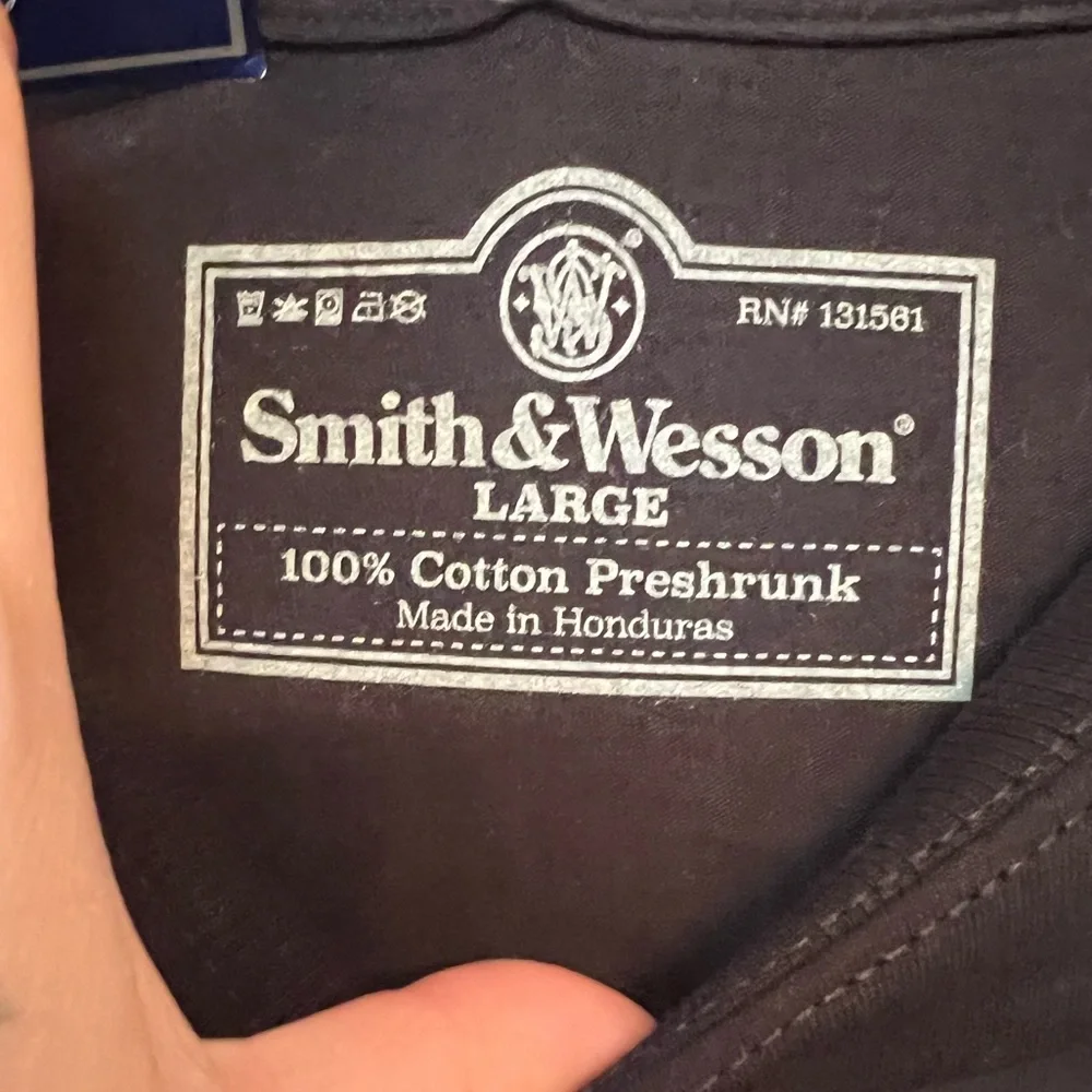 NWT - Men’s Sz L - Smith & Wesson t shirt - Picture 4 of 4